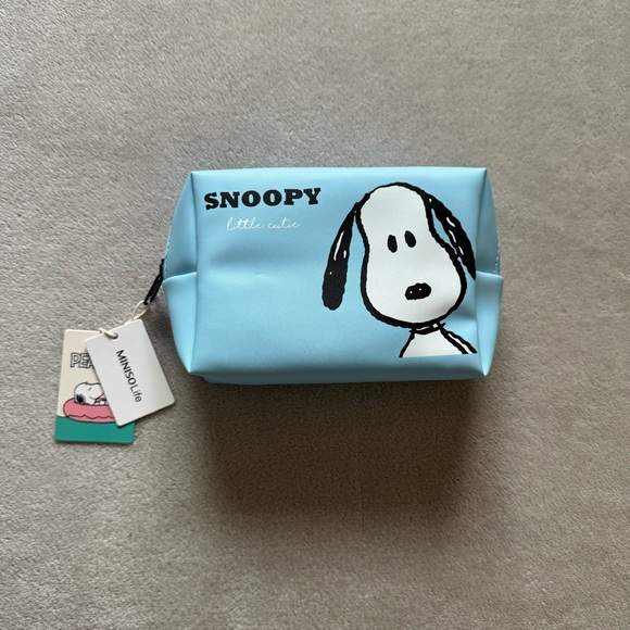 Miniso Snoopy Summer Travel Collection Cosmetic Bag - Picture 2 of 12